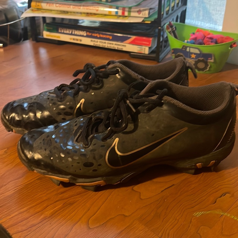 Women’s Nike fast flex softball cleats